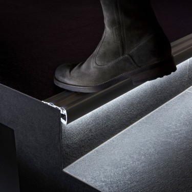 Профиль для подсветки ступеней черный STEP-2000 BLACK